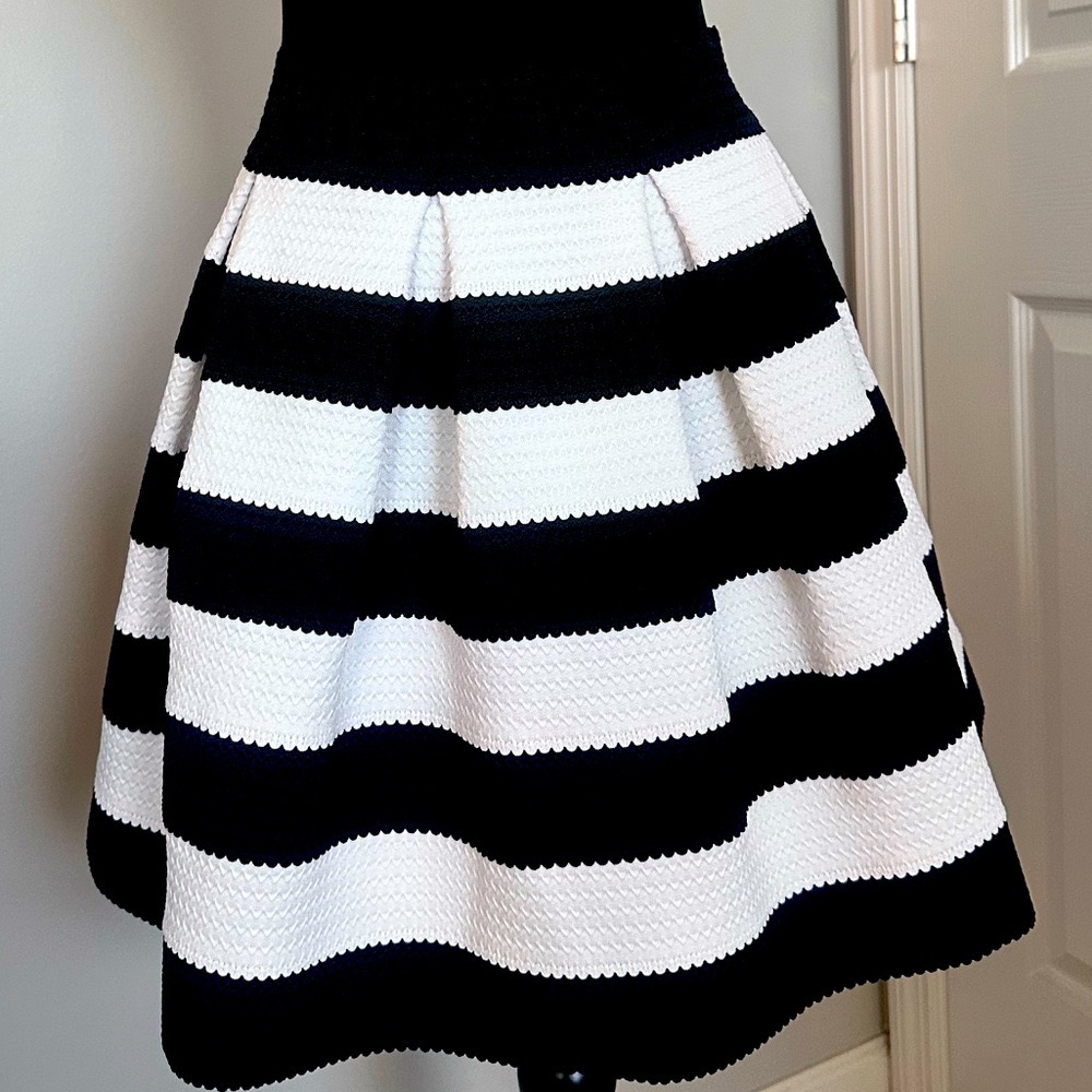 Express Black & White Striped A-Line Mini Skirt Sz M